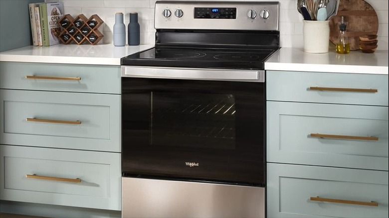 Whirlpool 30 in. 5 Burner Element Single Oven Electric Range