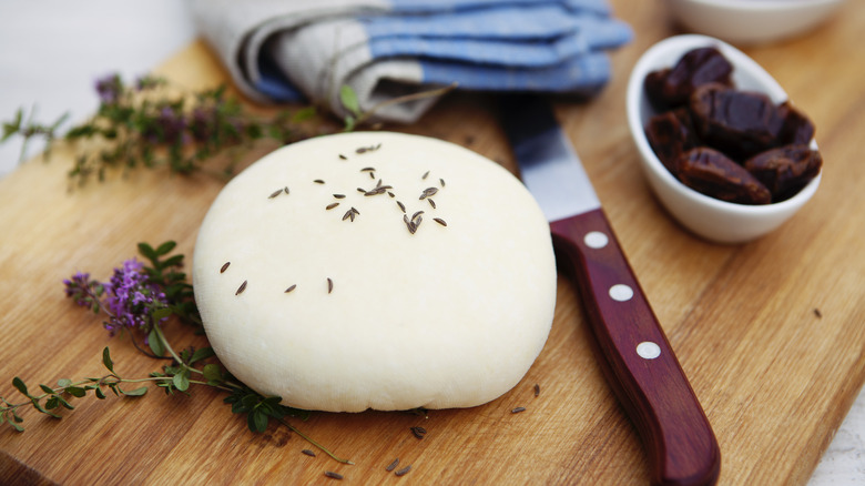 Farmer's cheese with herbs