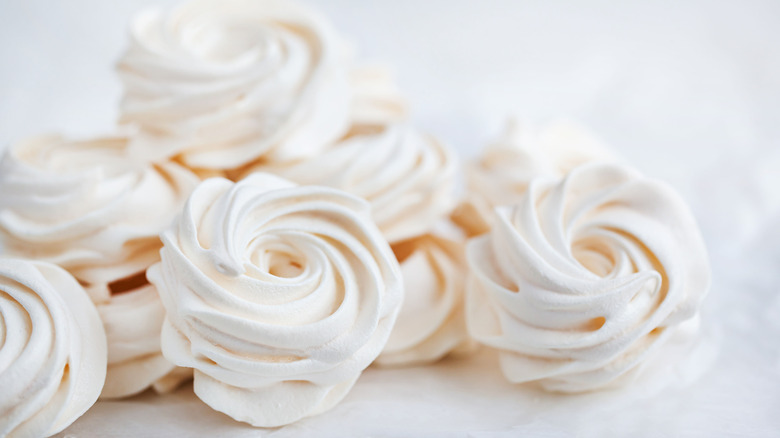 Mini baked meringue cookies