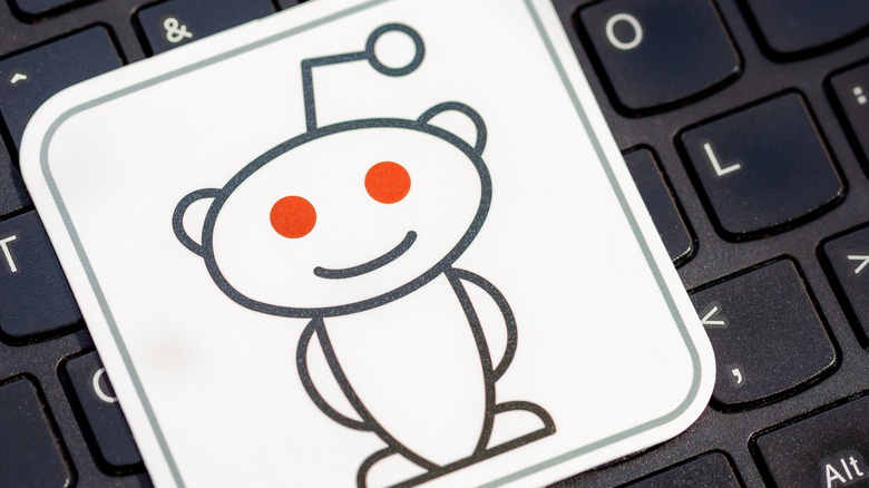 The Reddit logo