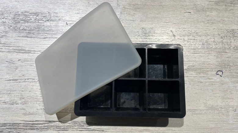 large ice cube tray with lid