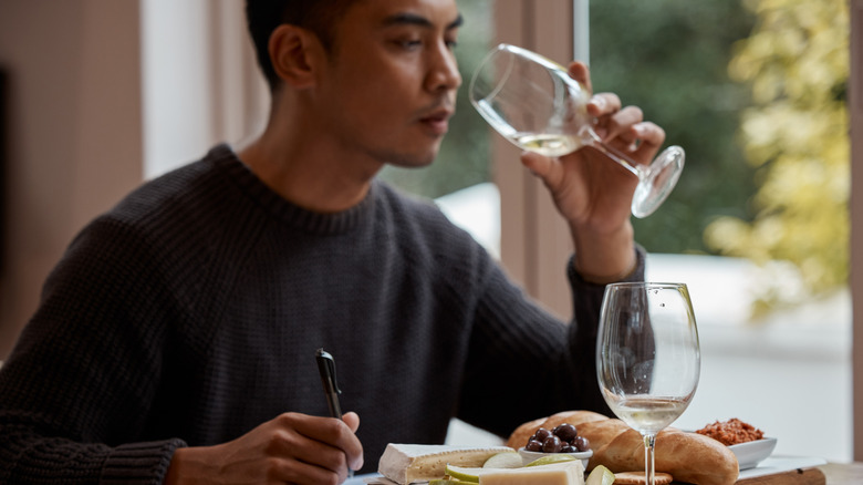 Food critic takes notes at restaurant.