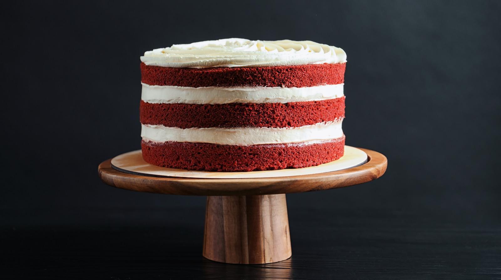 10 نصائح تحتاجها لإعداد كعكة ريد فيلفيت المثالية