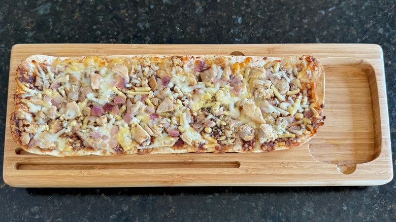 Barbecue chicken flatbread