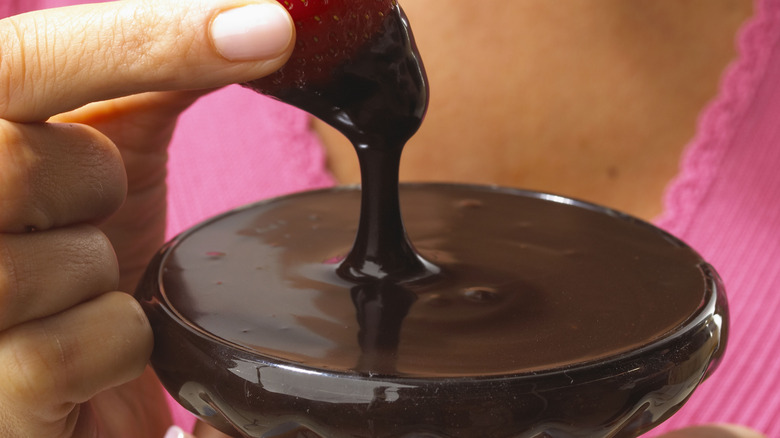 chocolate fondue with strawberry