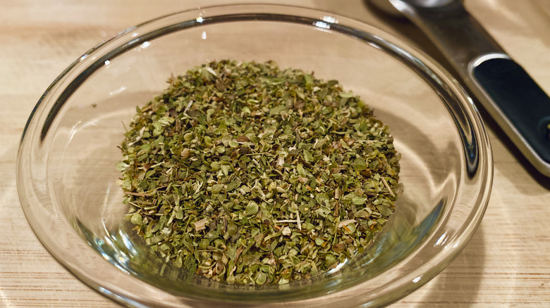 Dried oregano in glass bowl