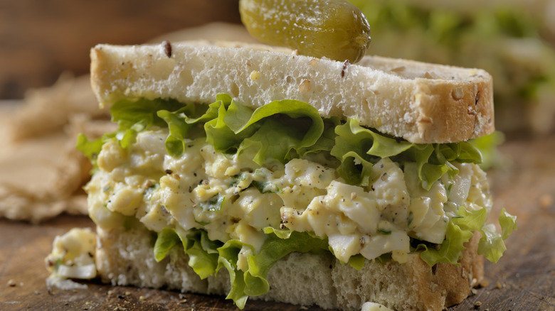 egg salad between lettuce on sandwich