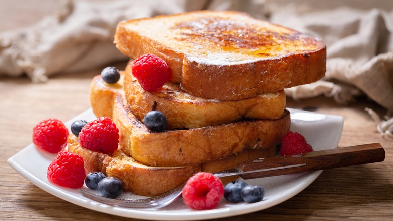 French toast with fresh berries