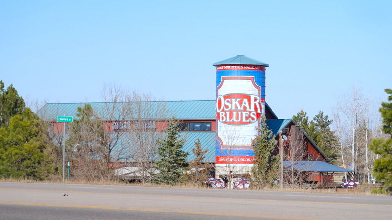 The exterior of the Oskar Blues brewery