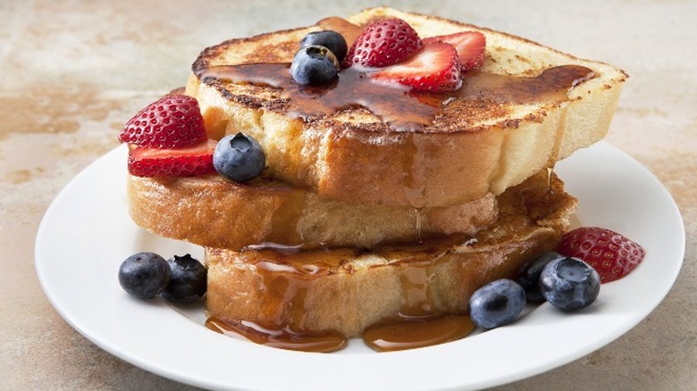French toast with fruit