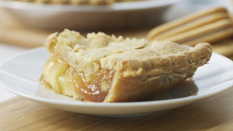 apple pie on a plate