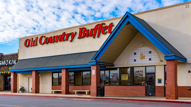 The outside of an Old Country Buffet
