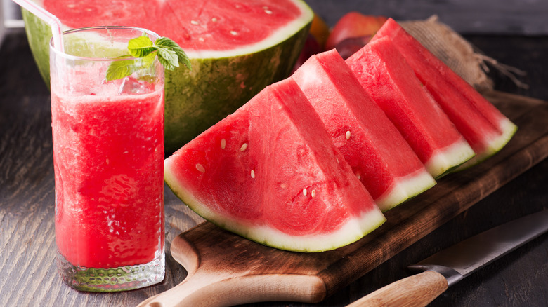 Watermelon juice with watermelon slices