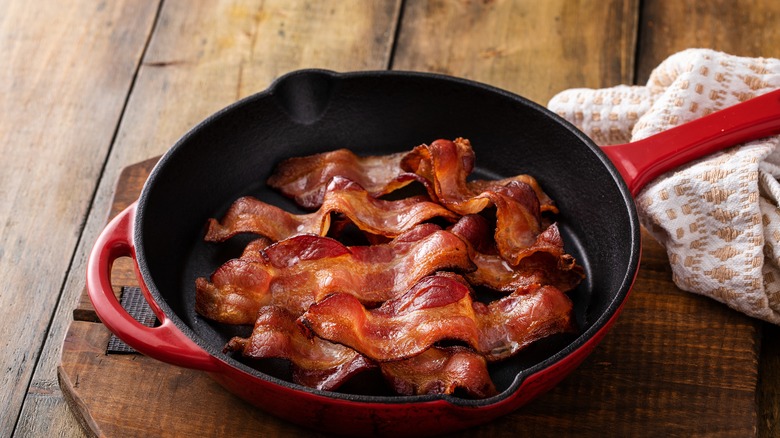 Cast iron skillet with bacon