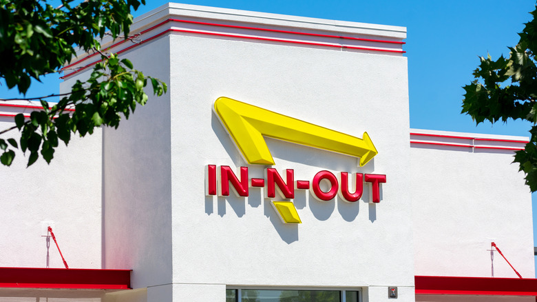 In-N-Out sign