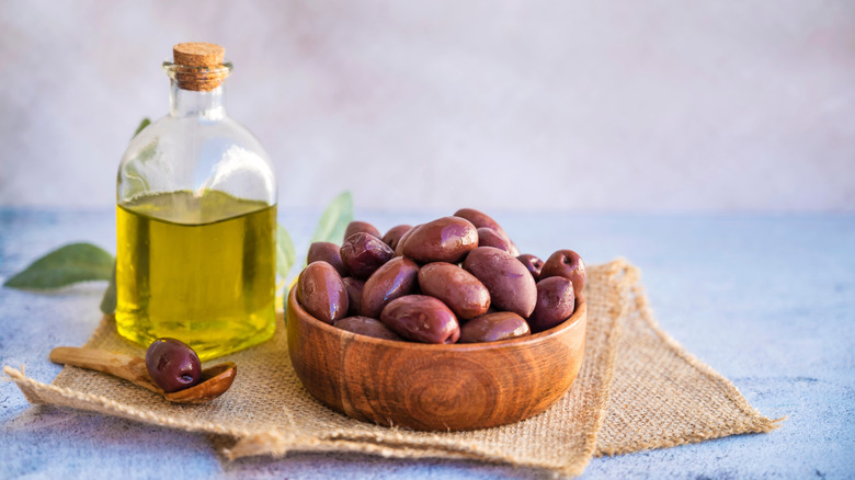 olive oil and bowl of kalamata olives