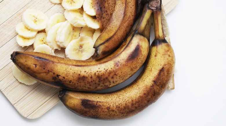 brown bananas and sliced pieces