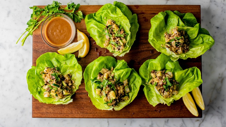 Lettuce cups and sauce