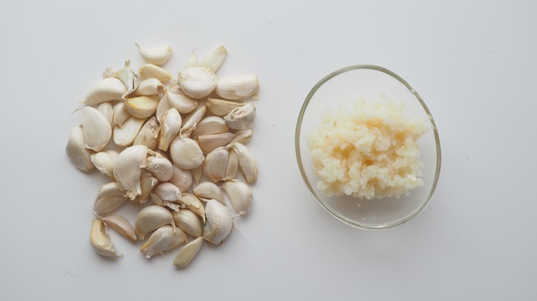 Garlic cloves and minced garlic