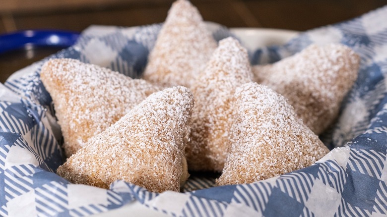 Biscuit beignets with sugar