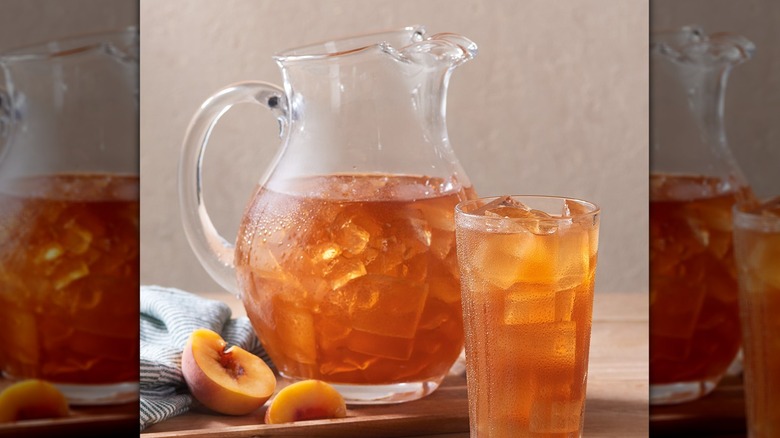 Peach iced tea with lemonade