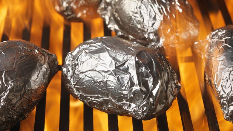 Grilling baked potatoes 