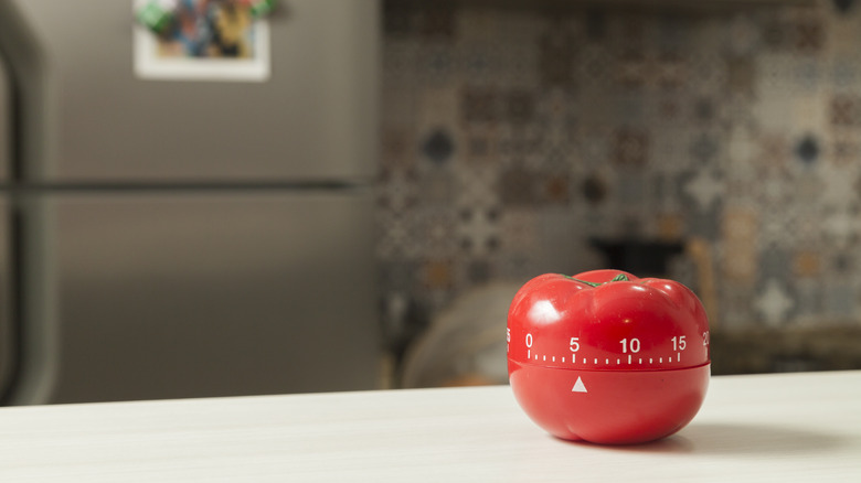 Tomato-shaped cooking timer