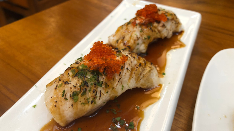 seared sushi with fish eggs