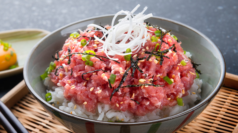 minced tuna in rice bowl
