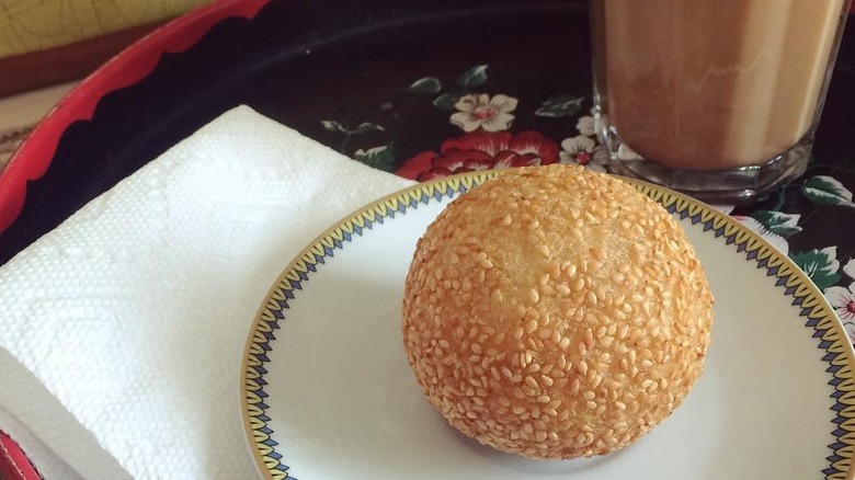 A fried sesame ball from Chiu Hong Bakery