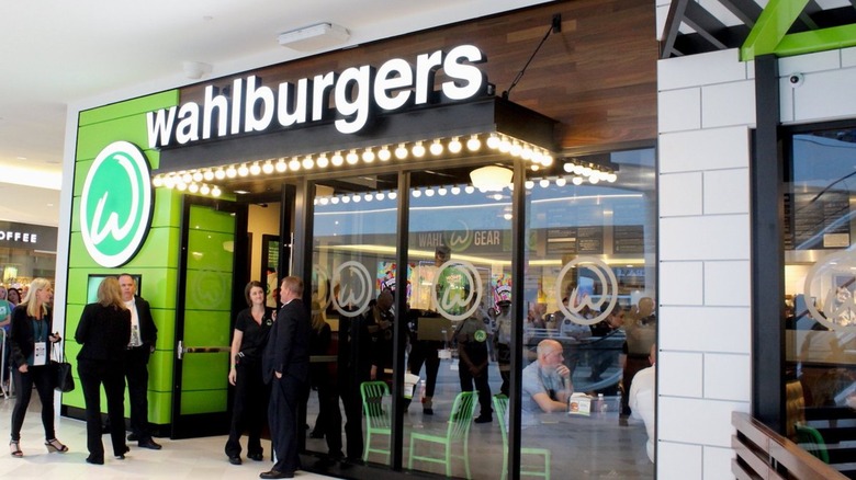 Exterior of Wahlburgers in Mall of America