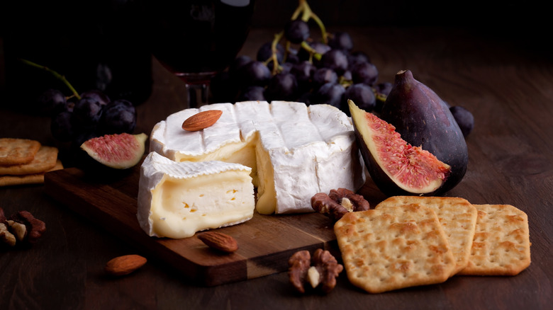 brie and crackers with fruit and nuts
