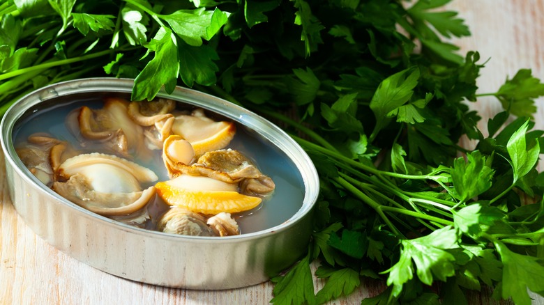 Canned clams with parsely