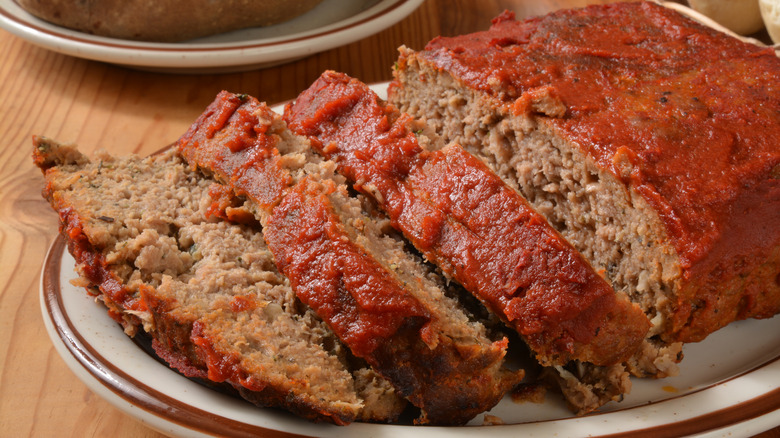 A plate of meatloaf