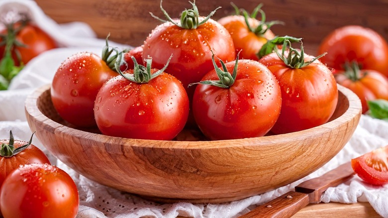 Bowl of fresh tomatoes