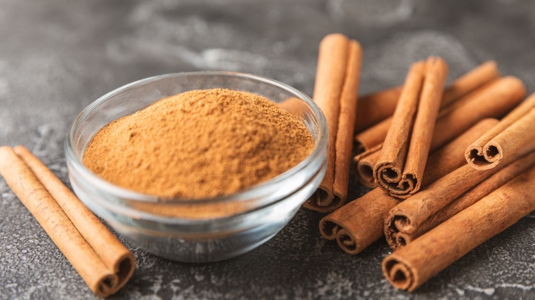 Cinnamon sticks and ground cinnamon