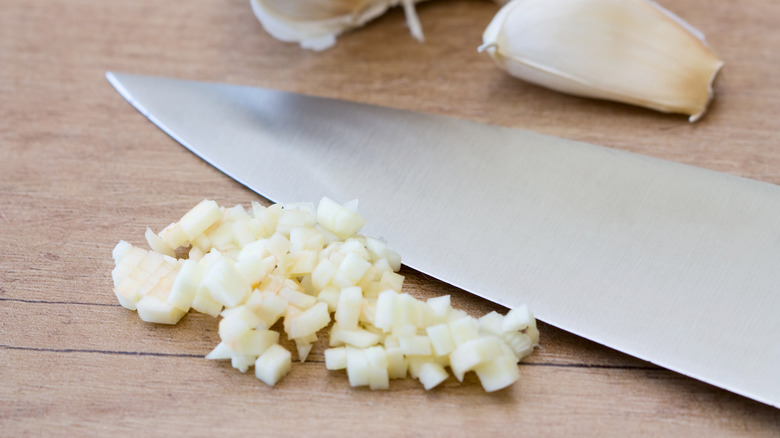 knife and garlic