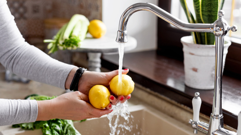 washing lemons in sink