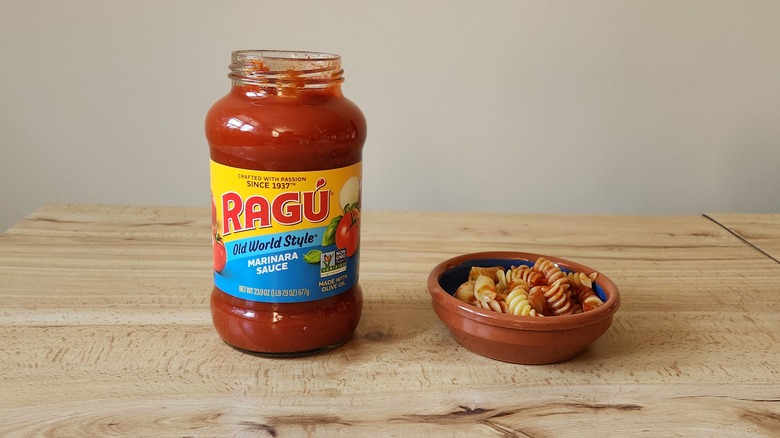 ragu jarred sauce on table