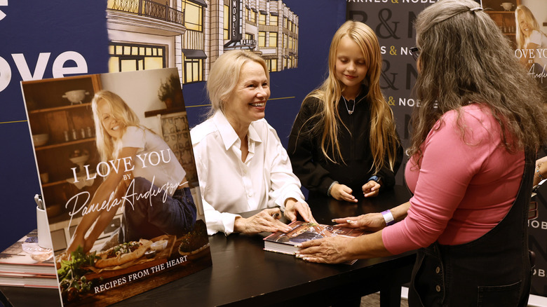 Pamela Anderson signs cookbook