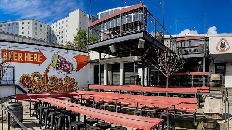 The outdoor patio at Tennessee Brew Works