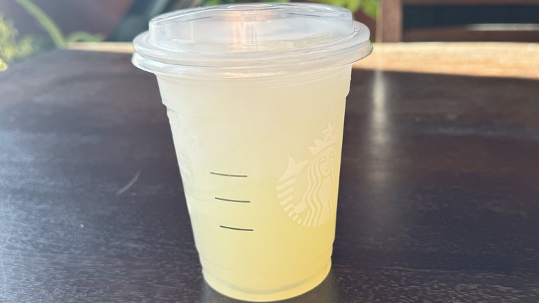 A cup of Starbucks lemonade with ice