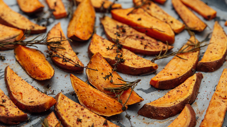 Sweet potato wedges with seasoning