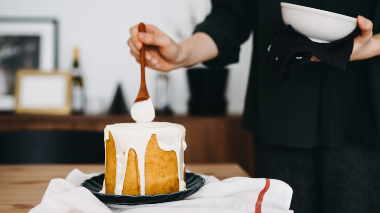 Hand decorating cake