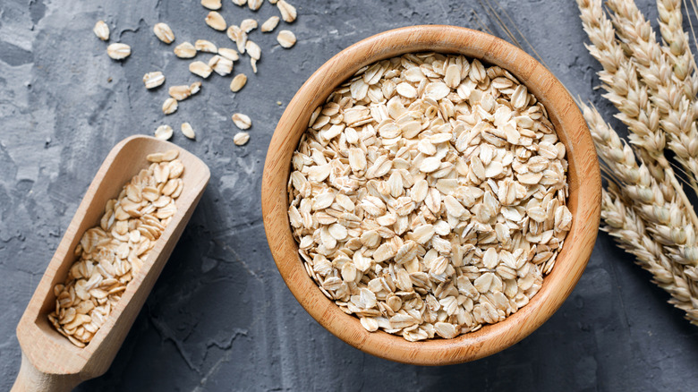 rolled oats on scoop and in bowl