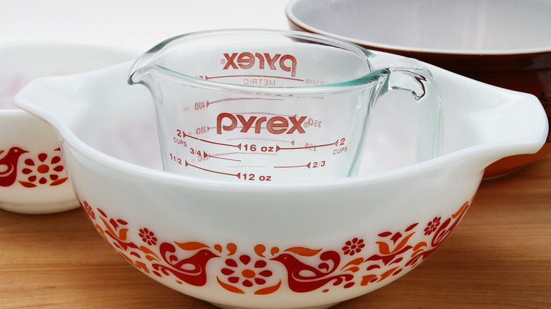 pyrex dishes and measuring cup