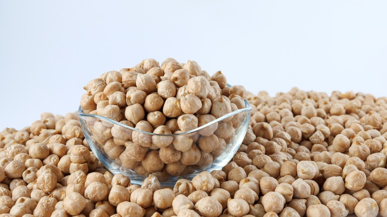 dried chickpeas in glass bowl