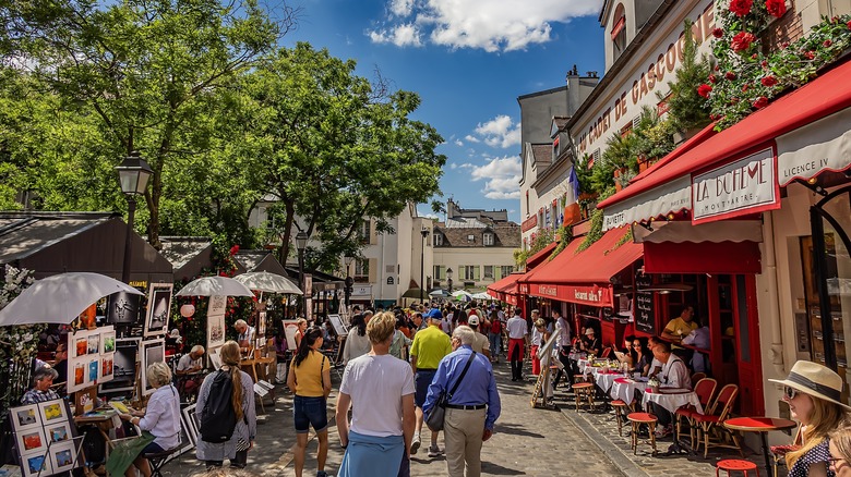 Neighborhood views in Paris