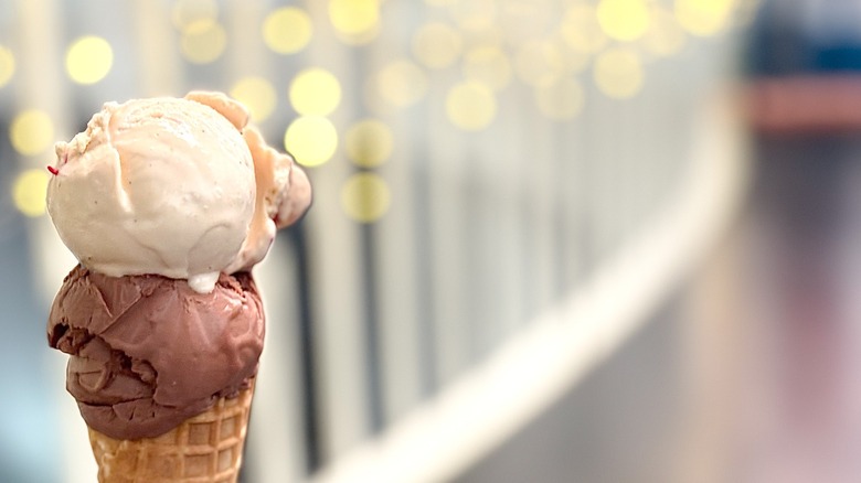 Icelandic yogurt in apple crumble and chocolate flavors on cone