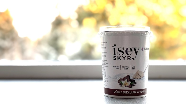 container of chocolate vanilla skyr